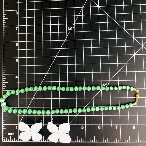 Vintage Green Moonglow Bead Necklace & Mod Flower Earrings - Picture 9 of 13